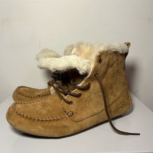 UGG Boots Womens Size 7 Chestnut Chickaree Moccasin Shearling Lace Up